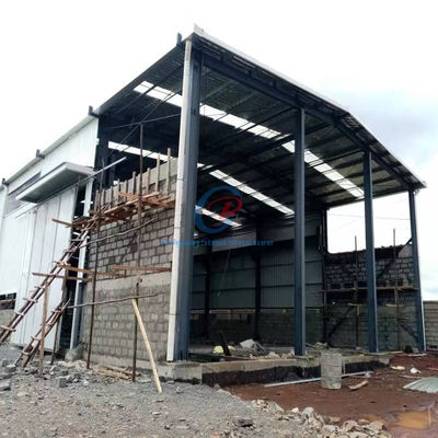 Bangunan Struktur Baja PEB Industri Dengan Daya Tarik Estetika