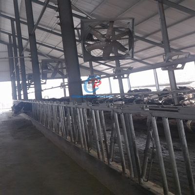 Struktur baja prefabrikasi modern Rumah pertanian dengan panel sandwich ringan